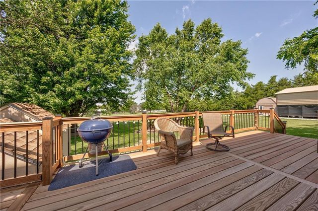 21600 S Lackman Road, Spring Hill, KS 66083