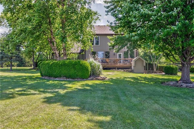 21600 S Lackman Road, Spring Hill, KS 66083