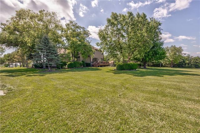 21600 S Lackman Road, Spring Hill, KS 66083