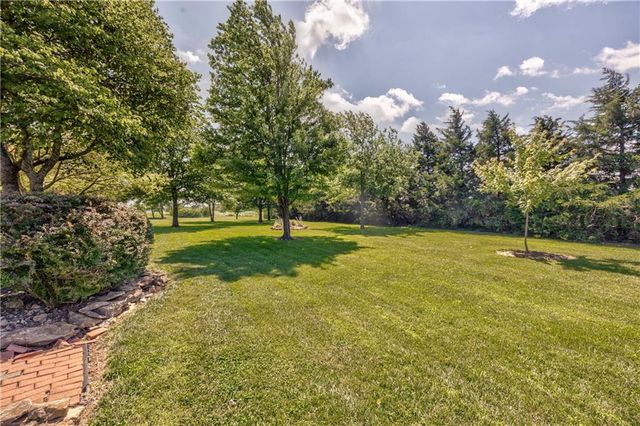 21600 S Lackman Road, Spring Hill, KS 66083