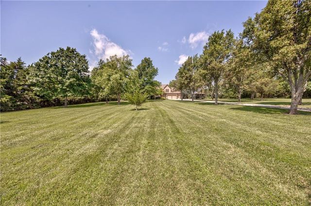 21600 S Lackman Road, Spring Hill, KS 66083