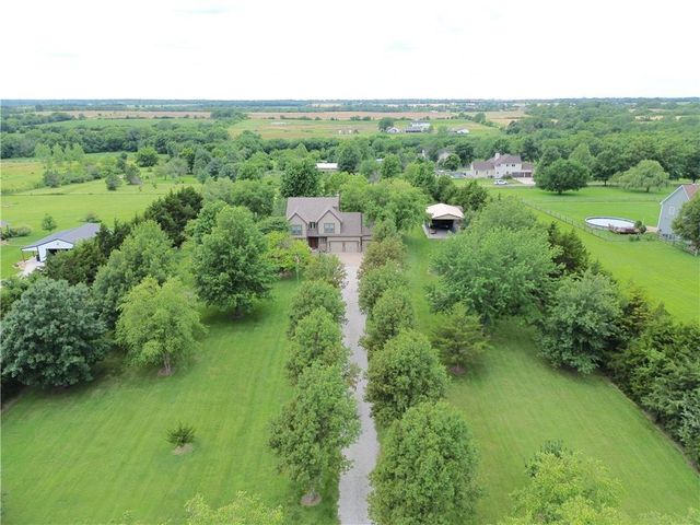 21600 S Lackman Road, Spring Hill, KS 66083