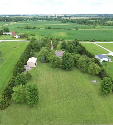 21600 S Lackman Road, Spring Hill, KS 66083