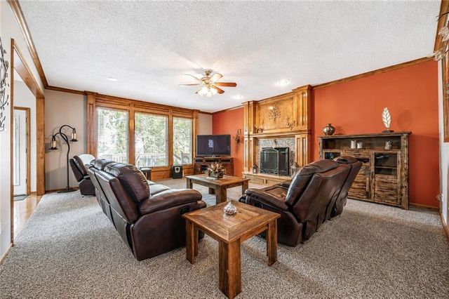 21600 S Lackman Road, Spring Hill, KS 66083
