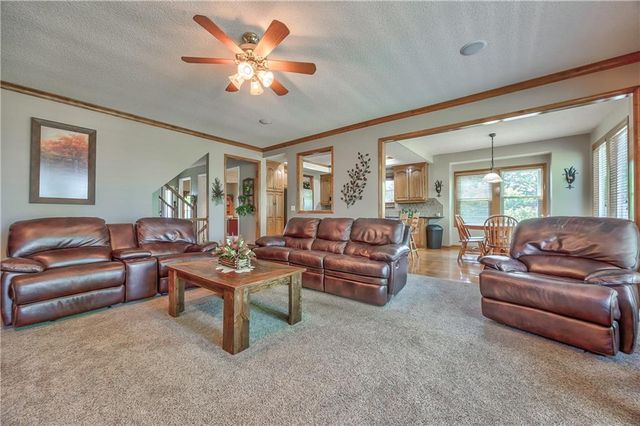 21600 S Lackman Road, Spring Hill, KS 66083