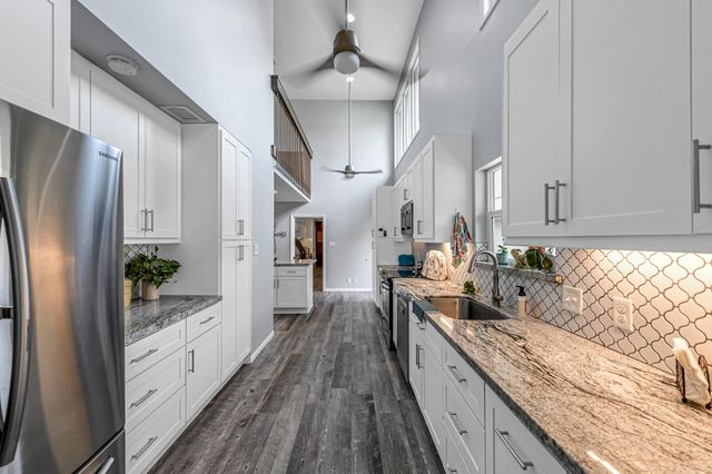 201 Hillcrest Drive, Richmond, TX 77469