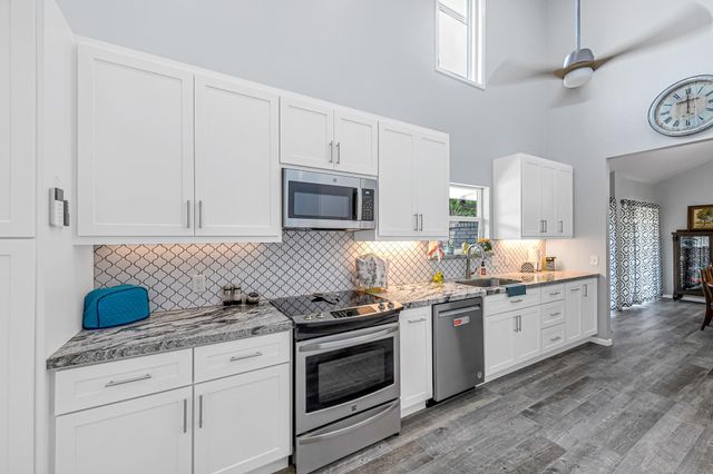 201 Hillcrest Drive, Richmond, TX 77469