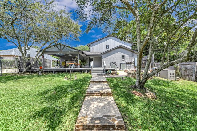 201 Hillcrest Drive, Richmond, TX 77469