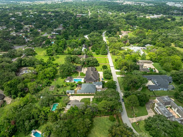 201 Hillcrest Drive, Richmond, TX 77469