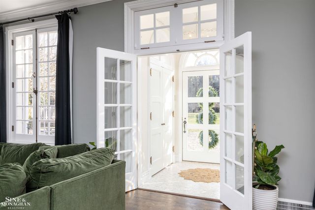 29 Fisher Road, Grosse Pointe, MI 48230