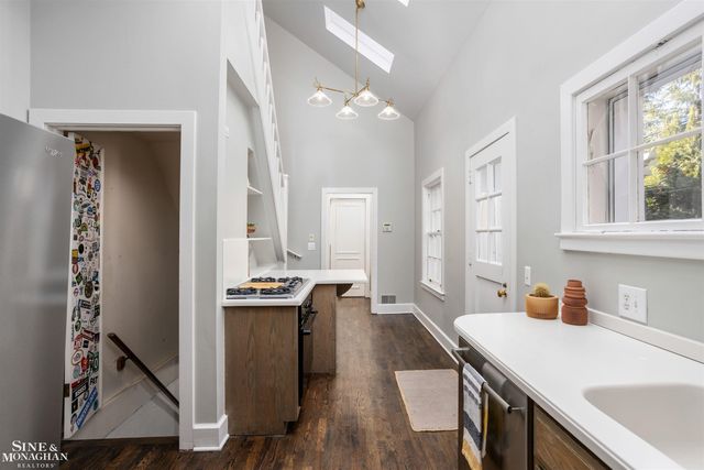 29 Fisher Road, Grosse Pointe, MI 48230