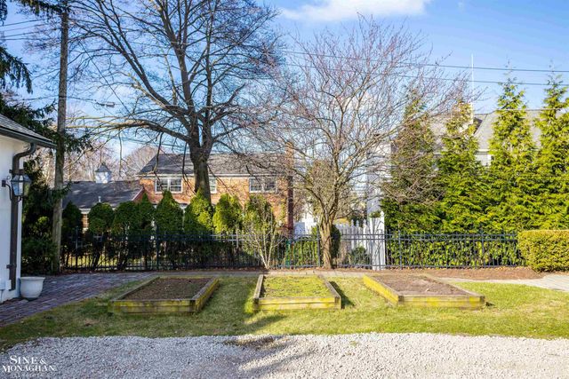 29 Fisher Road, Grosse Pointe, MI 48230