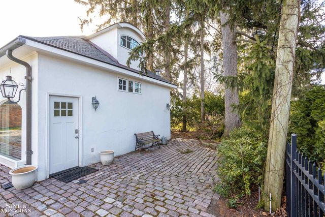 29 Fisher Road, Grosse Pointe, MI 48230