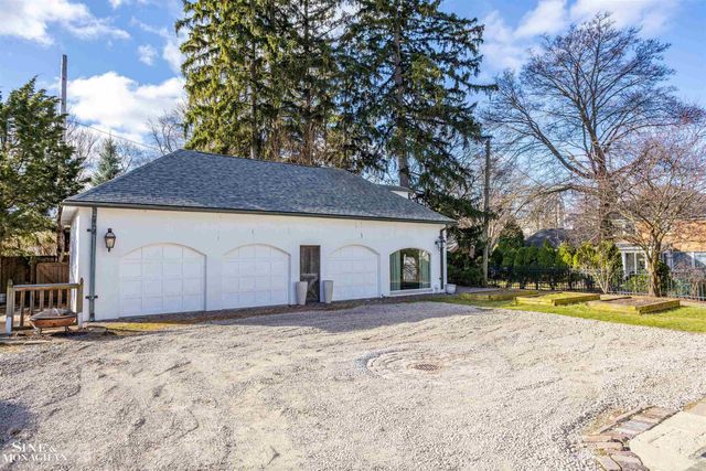 29 Fisher Road, Grosse Pointe, MI 48230