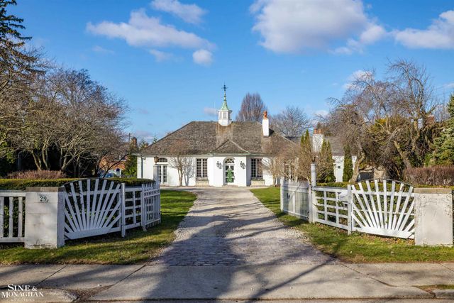 29 Fisher Road, Grosse Pointe, MI 48230