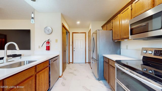 11316 Ashbrooke Gardens Dr, Louisville, KY 40229