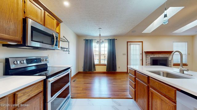 11316 Ashbrooke Gardens Dr, Louisville, KY 40229