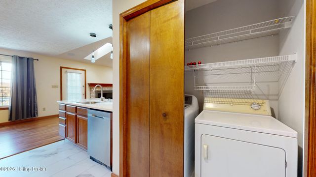 11316 Ashbrooke Gardens Dr, Louisville, KY 40229