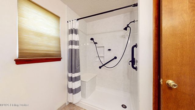 11316 Ashbrooke Gardens Dr, Louisville, KY 40229