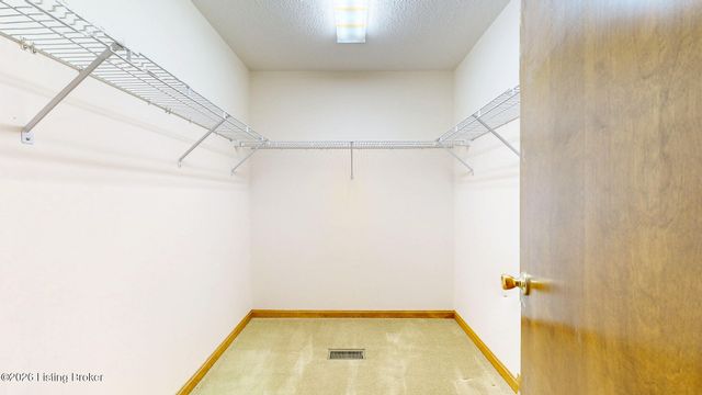 11316 Ashbrooke Gardens Dr, Louisville, KY 40229