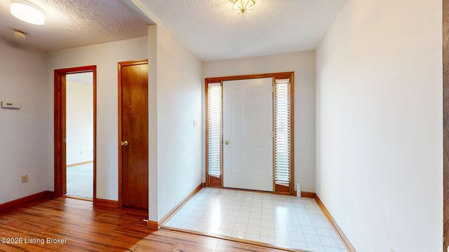 11316 Ashbrooke Gardens Dr, Louisville, KY 40229