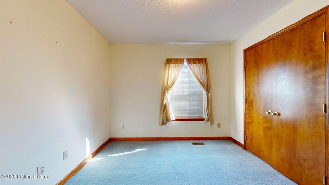 11316 Ashbrooke Gardens Dr, Louisville, KY 40229