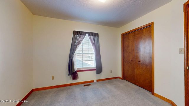 11316 Ashbrooke Gardens Dr, Louisville, KY 40229