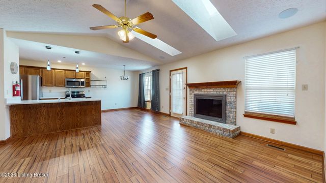 11316 Ashbrooke Gardens Dr, Louisville, KY 40229