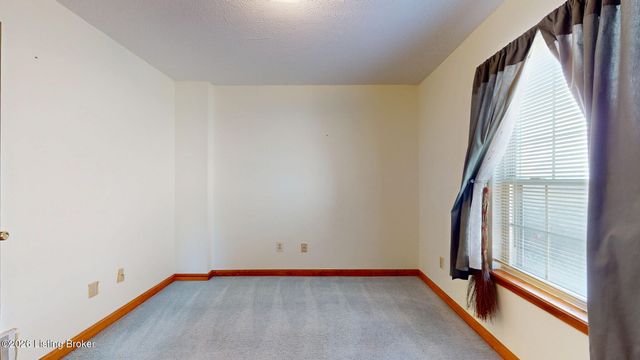 11316 Ashbrooke Gardens Dr, Louisville, KY 40229