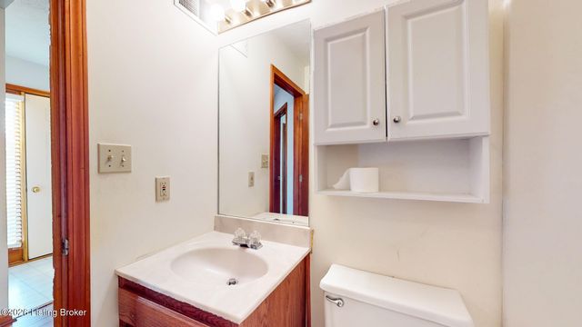 11316 Ashbrooke Gardens Dr, Louisville, KY 40229