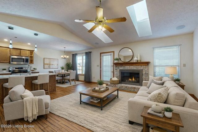 11316 Ashbrooke Gardens Dr, Louisville, KY 40229