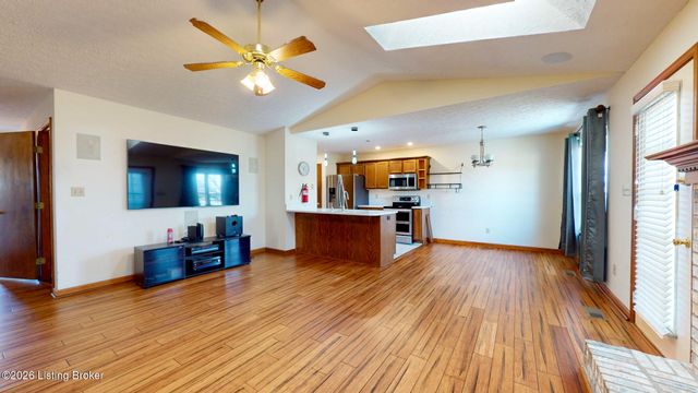 11316 Ashbrooke Gardens Dr, Louisville, KY 40229