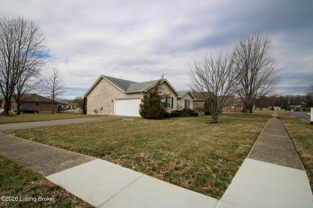 11316 Ashbrooke Gardens Dr, Louisville, KY 40229