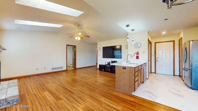 11316 Ashbrooke Gardens Dr, Louisville, KY 40229