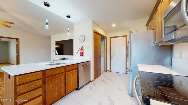 11316 Ashbrooke Gardens Dr, Louisville, KY 40229