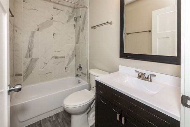 2406 Woodland Avenue, Des Moines, IA 50312