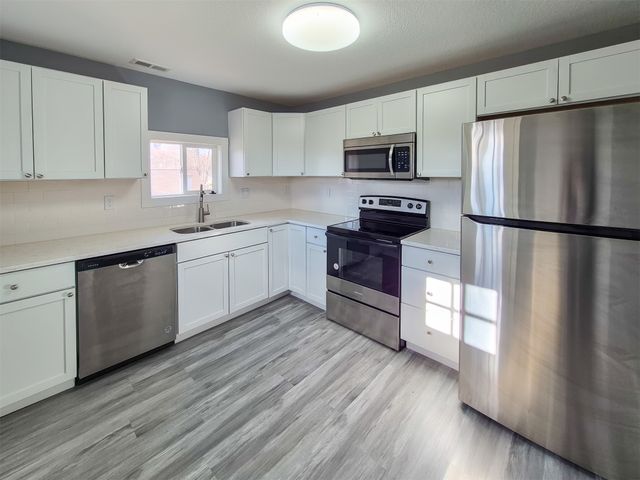 2406 Woodland Avenue, Des Moines, IA 50312