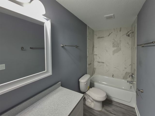 2406 Woodland Avenue, Des Moines, IA 50312