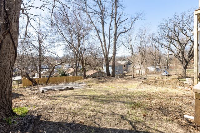 2406 Woodland Avenue, Des Moines, IA 50312