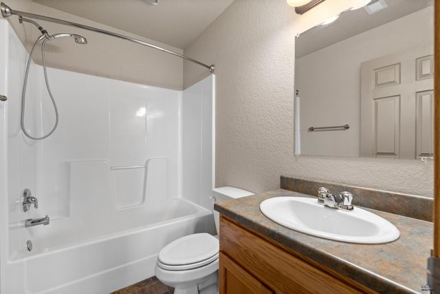 1248 FAIRBANKS DR, Box Elder, SD 57719