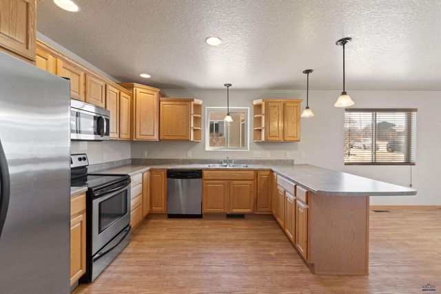 1248 FAIRBANKS DR, Box Elder, SD 57719