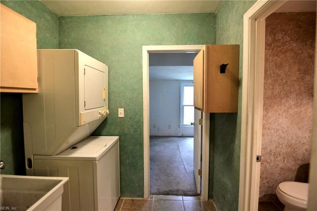 2011 Holladay ST, Portsmouth, VA 23704