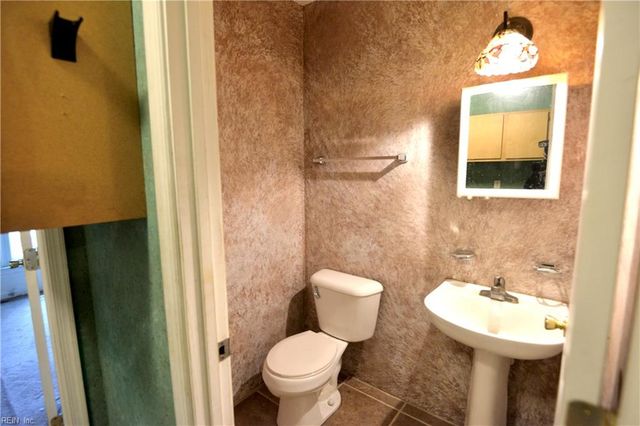 2011 Holladay ST, Portsmouth, VA 23704