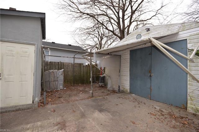 2011 Holladay ST, Portsmouth, VA 23704