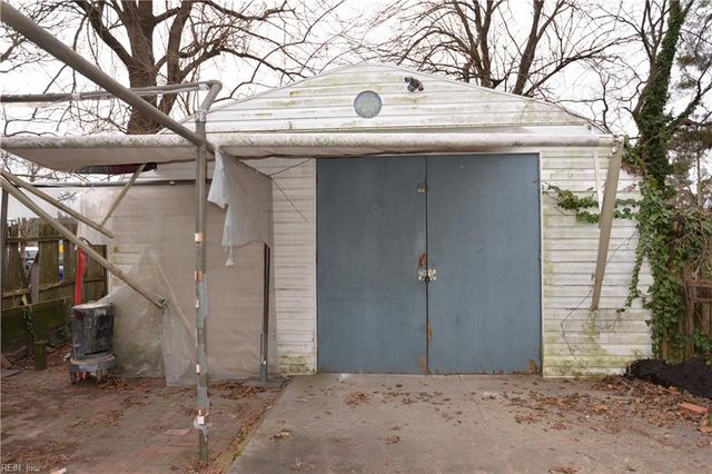 2011 Holladay ST, Portsmouth, VA 23704