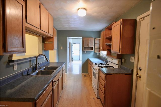 2011 Holladay ST, Portsmouth, VA 23704