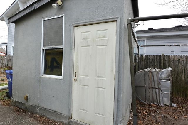 2011 Holladay ST, Portsmouth, VA 23704