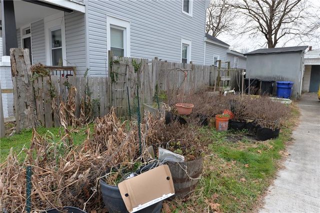 2011 Holladay ST, Portsmouth, VA 23704