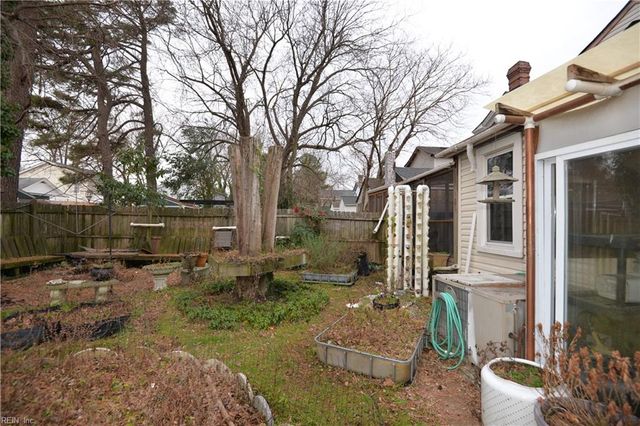 2011 Holladay ST, Portsmouth, VA 23704