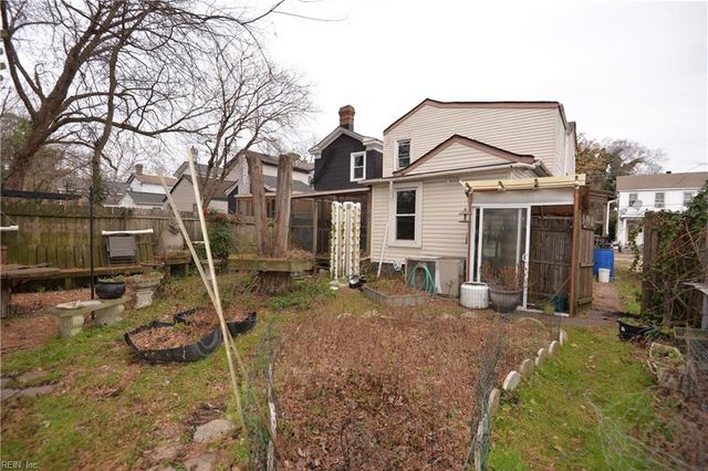 2011 Holladay ST, Portsmouth, VA 23704